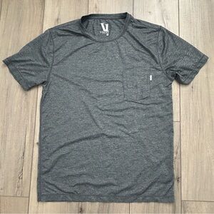 This Vuori Tradewind Performance Tee sz Medium